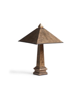 Lámpara de Mesa Metálica Pyramid Summit con Pantalla Geométrica, Construcción de Hierro Premium, Iluminación Ambiental Cálida para Interiores Atemporales - Product Image 3