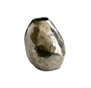 Vase à fleurs en aluminium artisanal avec surface texturée raffinée pour des présentations sophistiquées - Product Image 4