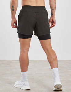 Shorts de sport pour hommes 2026 de haute qualité, noirs, à séchage rapide, écologiques, avec cordon de serrage à la taille, poches, longueur Bermuda, couleur unie, en polyester - Product Image 5