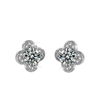 Boucles d'oreilles clous Pacho 1CT Moissanite Trèfle à quatre feuilles en argent sterling 925 plaqué rhodium certifiées GRA, scintillantes, tendance et raffinées