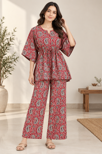 Conjunto de Pantalones Palazzo y Kaftán de Encaje Tejido con Estampado Digital Paisley Rojo |   Ropa Casual de Verano Inspirada en el Estilo Étnico Ajrakh, 100% Algodón - Product Image 4