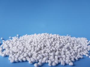 Masterbatch plastique granulaire blanc, qualité moulage par injection et extrusion, résistance aux UV, haute dispersion pour produits plastiques - Product Image 1