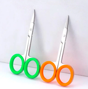 Tijeras de Manicura de Acero Inoxidable, Cuchilla Recta para Recortar Cutículas, Mango Redondo de Plástico Resistente, 8.8cm, Precisión para Uñas - Product Image 4