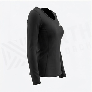 เสื้อโยคะแขนยาวคอวีสีดำล้วนสำหรับผู้หญิง ยี่ห้อ North Approach ผลิตจากโพลีเอสเตอร์ ระบายเหงื่อได้ดี เหมาะสำหรับเล่นกีฬา - Product Image 3