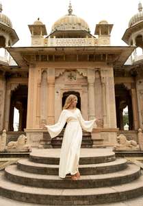 Exquisito Vestido Maxi de Algodón con Mangas Campana en Color Blanco Hueso, Transpirable, Cómodo y con un Estilo Etéreo para Ocasiones Especiales - Product Image 2