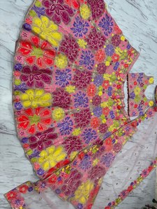 Ensemble Lehenga Choli de créateur, dernière collection, pour mariage et fête traditionnelle, avec broderie, coupe ajustée, pour l'été, avec dupatta en tulle et fausse fourrure - Product Image 2