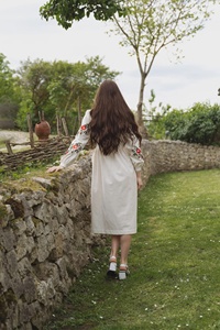 Nuevo Vestido Maxi de Lino Blanco Elegante Bordado a Mano, Vestido Largo de Manga Larga con Bordado Floral Estilo Boho Chic de Inspiración Vintage para Mujer - Product Image 5