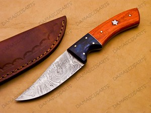 Outil de coupe utilitaire extérieur en acier Damas fait main OEM avec manche en bois naturel et résine noire, étui en cuir véritable - Product Image 2