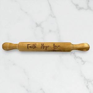 Rodillo de Madera con Caligrafía 'Faith Hope Love' para Uso en la Cocina, Clases de Cocina y Repostería Decorativa, Hecho a Mano en India - Product Image 6