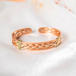 Bracelet en cuivre martelé fait main réglable - Bijoux ayurvédiques de luxe pour hommes et femmes, personnalisé pour Noël, la fête des mères - Product Image 2