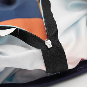 Maillot de cyclisme performant avec tissu extensible, empiècements respirants et graphismes personnalisés pour les cyclistes actifs - Product Image 5
