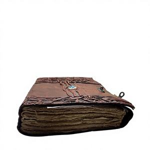 Carnet de voyage vintage en cuir marron fait main avec logo personnalisé, motif Arbre de Vie en relief, idéal pour collectionneurs et souvenirs touristiques - Product Image 5