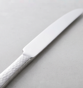 Ensemble de couverts minimalistes en acier inoxydable avec manche martelé, compatible lave-vaisselle, pour la vaisselle de mariage - Product Image 2