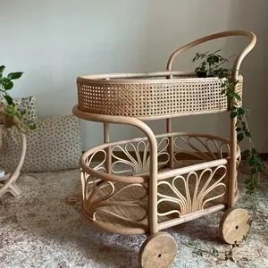 Carrito de té de ratán tejido orgánico para niños con diseño de almacenamiento de dos niveles y ruedas de madera rodantes, diseñado específicamente para niños pequeños. - Product Image 3