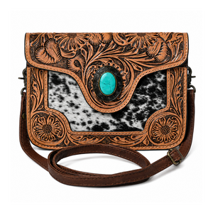Sac bandoulière artisanal en cuir de vachette à poils, style western, motif floral, accent turquoise, sangle réglable, pour femme - Product Image 1