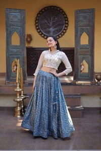 Robe longue élégante bleue à imprimé floral, coupe trapèze, avec haut court brodé, col en V, manches trois quarts, tenue de soirée faite à la main - Product Image 3