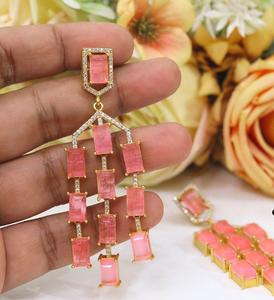 ต่างหูยาวประดับเพชร CZ คุณภาพพรีเมียมเคลือบทอง ดีไซน์หรูหราสำหรับผู้หญิง เหมาะสำหรับงานเลี้ยงตอนเย็น - Product Image 4