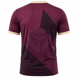 Maillot de football classique pour hommes, tissu doux, confortable à porter, parfait pour les entraînements, les matchs et les activités sportives décontractées - Product Image 2