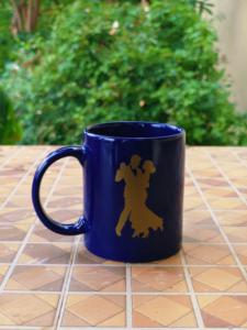 Tasse en céramique imprimée avec motif couple - Product Image 3