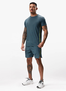 T-shirt de sport pour homme avec logo personnalisé, tissu extensible doux pour les séances d'entraînement - Product Image 2