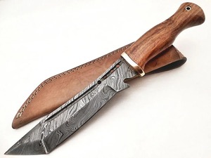 Cuchillo de caza hecho a mano de acero de Damasco con punta caída, mango de madera y funda de cuero. - Product Image 6