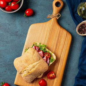 Planche à découper en bois biologique avec finition en bois de sheesham poli, idéale pour une utilisation hygiénique en cuisine et pour un service rustique. - Product Image 1