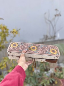 Estuche de viaje de cuero repujado a mano resistente al calor con pelo natural para herramientas de peinado (planchas y rizadores) - ¡Gran oferta! - Product Image 2