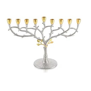 Menorah Artística Floral de Hanukkah con Diseño de Trompeta y Flores, Esmaltada y Pintada en Azul y Dorado, Compatible con Velas Estándar de Hanukkah - Product Image 6