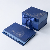 Boîte cadeau pliable bleue personnalisée, emballage en papier rigide de luxe avec ruban, emballage cadeau pliable en gros