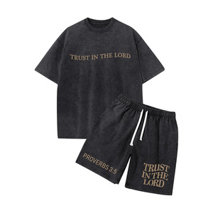 Conjunto de 2 Piezas para Hombre, Camiseta Oversize con Gráfico de Jesús Cristiano y Pantalones Cortos con Lavado Ácido, Atuendo Casual con la Frase 'Confía en el Señor' - Product Image 1