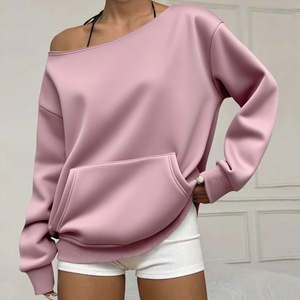 Sudadera OEM al por mayor para mujer, con hombros descubiertos, manga larga, cuello asimétrico, hombro caído, bolsillo canguro, top informal holgado - Product Image 3