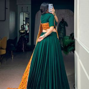 Lehenga Choli Premium con Costuras Chinon, Encaje con Diseño en Relieve y Dupatta de Georgette Estampado, Precio al por Mayor por Royal Exports - Product Image 6
