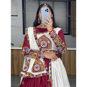 ATTRACTIVE RAYON IMPRIMÉE LEHENGA CHOLI AVEC DUPATTA MAROON Lungi - Product Image 2