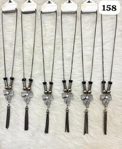 Collier long PingBling avec pendentif nœud scintillant, détail perle et pampille noire, bijou fantaisie en métal canon de fusil - Product Image 1