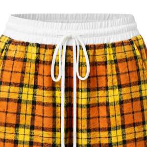 Pantalon de détente large jaune et noir à carreaux pour femme, avec taille élastique blanche, cordon de serrage et poches latérales, idéal pour la tenue décontractée ou comme bas de pyjama. - Product Image 5