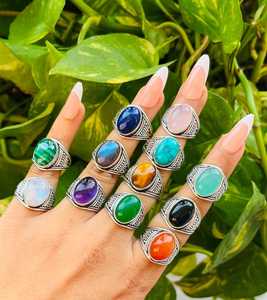 Bague en argent sterling 92,5 avec pierres précieuses mélangées, bague en pierres précieuses naturelles, forme ovale, design unisexe - Product Image 1