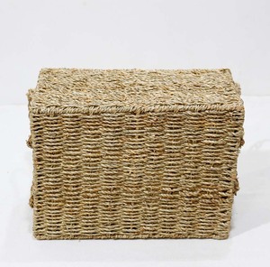 Panier de rangement rectangulaire en jonc de mer tressé artisanal avec doublure en tissu et poignées - Product Image 5