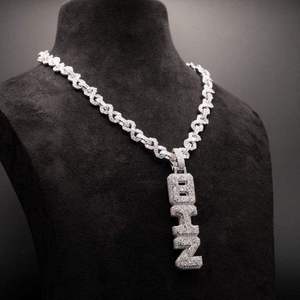 จี้เงินแท้ 925 ประดับมอสซาไนต์ ดีไซน์เก๋ไก๋ ชุบทองคำขาวโรสโกลด์ ตัวอักษรแนวตั้ง สไตล์ฮิปฮอป  งานสั่งทำพิเศษ - Product Image 1