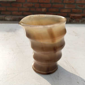 Gobelet en corne de bœuf sculpté à la main, design haut de gamme et qualité supérieure, à prix avantageux - Product Image 4