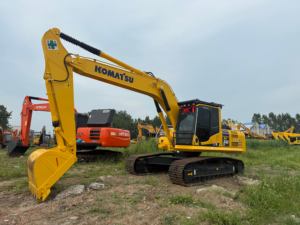 Excavatrice hydraulique sur chenilles Komatsu PC240-8 d'occasion, modèle 2023, prix bas, liquidation, excellentes performances, composants essentiels - Product Image 5