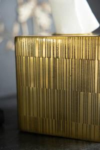 กล่องใส่กระดาษทิชชูโลหะลายริบหรูหรา ดีไซน์ลายเส้นละเอียดสไตล์วินเทจ เหมาะสำหรับวางบนโต๊ะและเป็นของขวัญ ผลิตจากอินเดีย - Product Image 4