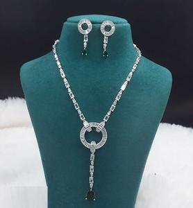 Conjunto de joyería de moda con pendientes y collar de piedra AD Ideal para uso diario y ocasiones disponibles en la India - Product Image 1