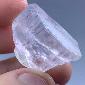 Natural <b>Raw</b> Kunzite <b>Crystal</b> 20 Carat Pink Spodumene Gemstone High AA+ Quality GIA Certified Fracture Filled Faceting Cutting - Product Image 5
