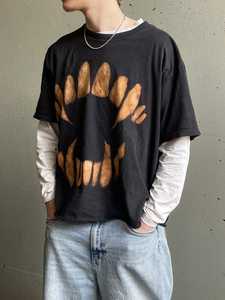 T-shirt noir oversize pour homme avec imprimé patte d'animal marron, manches courtes, col rond, coupe décontractée en jersey, 100 % coton respirant, motif devant - Product Image 1