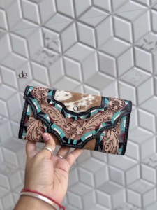 Portefeuille en cuir de vachette sculpté à la main, pochette élégante pour téléphone, nouvelle arrivée, portefeuilles en cuir western multi-usages - Product Image 1