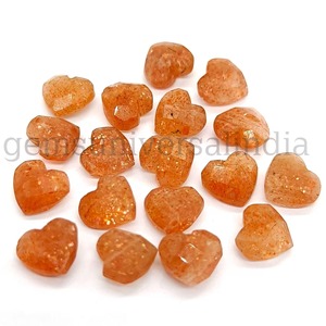 Pierre de soleil naturelle en forme de cœur, facettée, sculptée à la main, pierre précieuse en vrac de 8 mm, vente en gros, cristal de guérison, pierre pour bijoux - Product Image 2