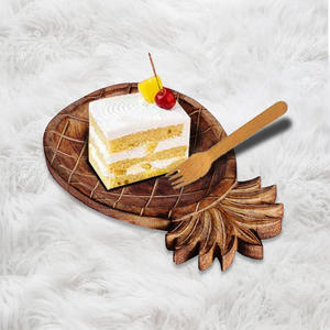 Bol de service en bois en forme d'ananas, fait main, design original pour la présentation des aliments lors de fêtes - Product Image 3