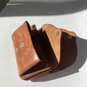 กระเป๋าสตางค์หนังพรีเมียม ราคาประหยัด ดีไซน์ทันสมัยสำหรับผู้ชาย มีช่องใส่บัตรหลายช่องและช่องใส่เงินสด โดย M/S SHAAD HANDICRAFTS - Product Image 2