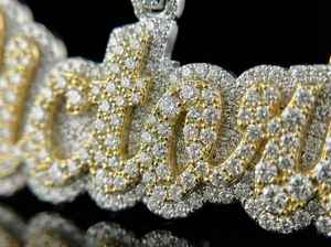 Colgante Personalizado con Nombre de Moissanita VVS1, Letras Burbuja de Plata 925 con Incrustaciones de Diamantes y Engaste de Bisel Chapado en Oro de 14K/18K - Product Image 2