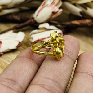 Anillos de diseño moderno con forma de hormiga, de latón estilo bohemio, para mujer, chapados en oro de 18k, con dije de insecto, delicados y llamativos, para venta al por mayor/OEM/ODM - Product Image 4